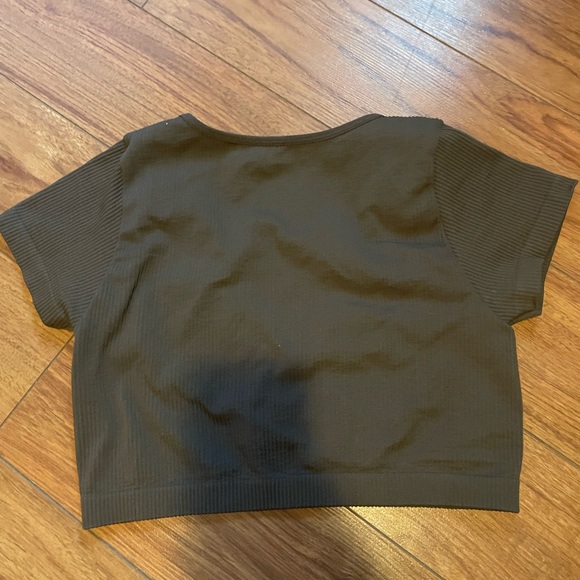 Bundle of garage tops - Picture 2 of 8